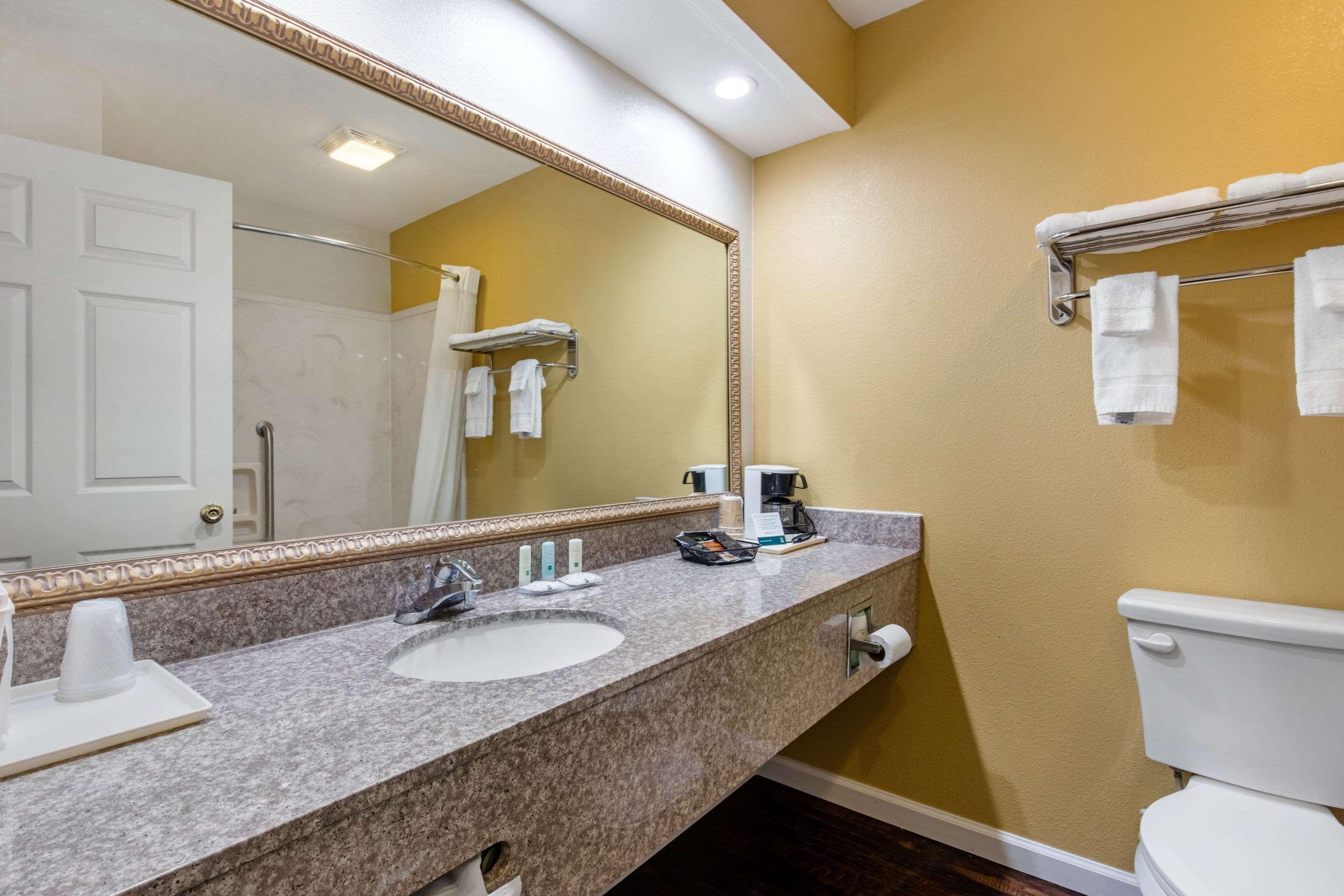 Quality Inn West Memphis I-40 Экстерьер фото